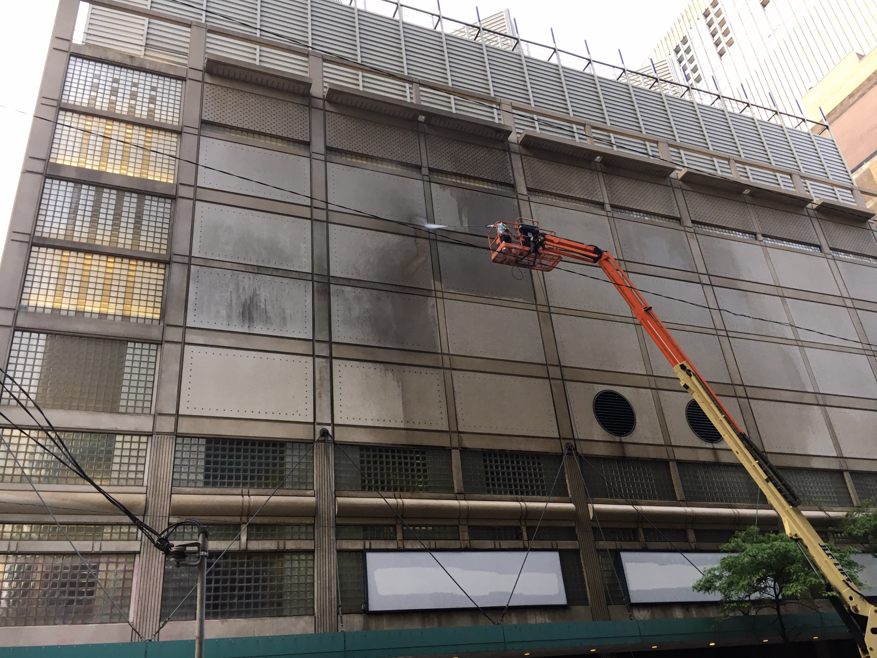Building Pressure Washing River North Chicago